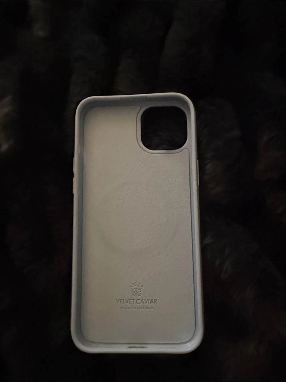 Velvet Caviar- Magsafe Seashell iPhone 15 Plus Case